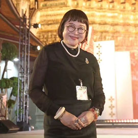 พระบาทสมเด็จพระเจ้าอยู่หัว ทรงพระกรุณาโปรดเกล้าฯ ให้ เจ้าจอม พลโทหญิงอรอนงค์ ปิยนาฏวชิรพัทธ์ เป็นผู้แทนพระองค์ไปในการประกอบพิธีเททองหล่อพระพุทธรัตนสุข และเปิดศูนย์เรียนรู้โครงการมรดกโลก มรดกธรรม ณ วัดอรุณราชวราราม