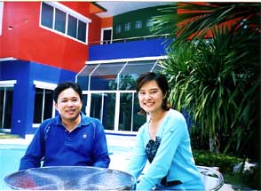 "เสน่ห์บ้านสีสด" - ศุกร์สบาย  2 เมษายน 2547 นี้