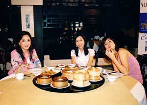 สีสันวันสบาย ออกอากาศวันอังคารที่ 20 เมษายน 2547 - เรื่องยาก .. ของยุ้ย