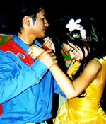 "ฮ่าน่า -อ้น" ลมหึงขึ้นหน้า บุกเวทีตะบันหน้า "หญิง-ทีน"