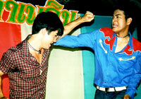 "ฮ่าน่า -อ้น" ลมหึงขึ้นหน้า บุกเวทีตะบันหน้า "หญิง-ทีน"