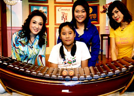 สีสันวันสบาย ออกอากาศวันจันทร์ที่ 26 เมษายน 2547 นี้