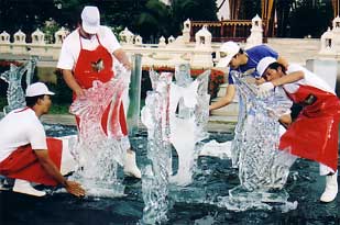 สุดยอดแดนสยามแกะสลักน้ำแข็ง ร้องจ๊าก  เจองานโหด ใน สยามเกม สู้สุดตัวแกะ "หงษ์ไทย" เพื่อ สิ่วทองคำ ตามดูได้คืนวันพฤหัสบดีนี้ 	