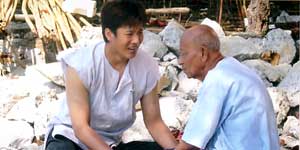 ก๊วนน้องใหม่ฯลงใต้ พบ เอ๊กซ์ เหยื่อสึนามิ เกือบบ้า  น้องใหม่ร้ายบริสุทธิ์  ตอน สึนามิกับสิ่งที่เหลืออยู่