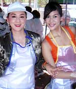 "สีสันฯ ยกครัว...เลี้ยงอาหารผู้ประสบภัยสึนามิ" - สีสันวันสบาย วันพุธที่ 19 มกราคม 2547