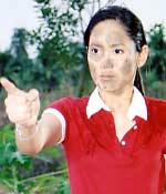 โดนล้อสาวหน้าฟุตบอล "ตุ๊กตา" เลือดขึ้นหน้า เอากะทิทุ่มหัว "ใหญ่"