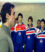 The Pepsi World Challenge 2006 พบกับแกรี่  เนวิลล์  กับตันทีม แมนเชสเตอร์ ยูไนเต็ด