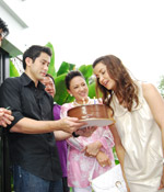 ขอให้สวย ๆ รวย ๆ