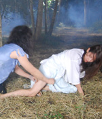 "อั้ม" พระเอกซาดิสม์ปล้ำจูบ ฉีกกระโปรง "แอน" กลางป่า