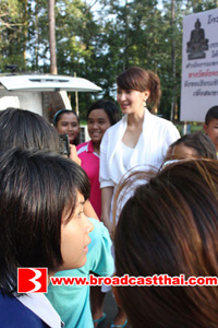 "แอน" ชื่นใจแฟนคลับแห่ให้กำลังใจ