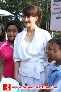 "แอน" ชื่นใจแฟนคลับแห่ให้กำลังใจ