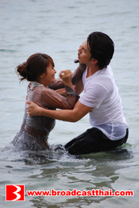 "แอน" น้อยใจ "อั้ม" โดดลงทะเลประชด!!!