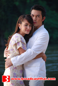 "แอน-อั้ม" ควงแขนลาจอแบบหวาน ๆ