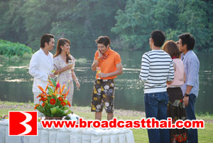 "แอน-อั้ม" ควงแขนลาจอแบบหวาน ๆ