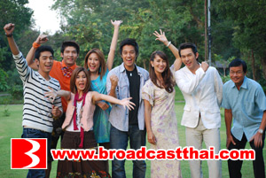 "แอน-อั้ม" ควงแขนลาจอแบบหวาน ๆ