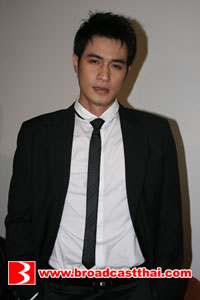 หน่อง-อรุโณชา แห่งบรอดคาซท์ฯบวงสรวง "หยกลายเมฆ"  คว้า "เจนี่-โฬม" เก็บกระเป๋าบินถ่ายทำ "ฮ่องกง"