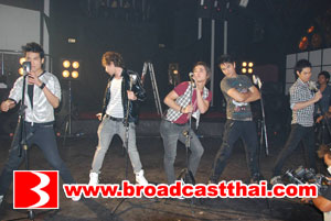 อเล็กซ์โชว์สเต็ปยักย้ายส่ายสะโพกเต้น "Nobody"