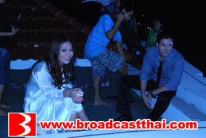 "น้ำผึ้ง" ทำเสียวขึ้นดาดฟ้าประชดรัก "มาร์ท"!!!