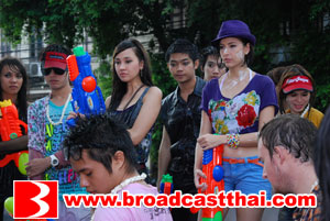 "ริต้า+เจนสุดา" ไม่แคร์สื่อนุ่งสั้นเล่นน้ำฉ่ำปอด!!!