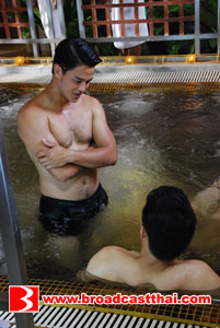 "เต้-โอ๊ต" สยิวกิ้วโชว์เลิฟซีนในอ่าง!!!