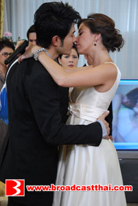 "ริต้า" โน้มคอจูบ "อั๋น" ประกาศเป็นแฟน!!!