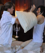 "เจนี่ - ฟิล์ม" เล่นผีผ้าห่มจับซุก...คลุกวงใน!!!