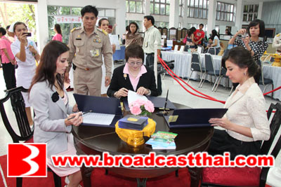 บรอดคาซท์ฯ นำทีมนักแสดง ร่วมลงนามถวายพระพรพระบาทสมเด็จพระเจ้าอยู่หัวฯ