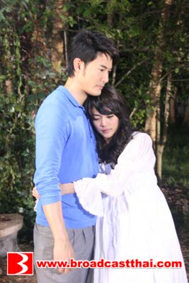 กิ๊บซี่-วนิดา  อดใจไม่ไหวกระหน่ำจูบ อั๋น-วิทยา