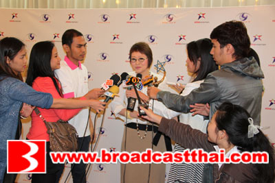 หน่อง-อรุโณชา ปลื้มเข้ารับรางวัลบุคคลเบื้องหลังแห่งปี งานไนน์เอ็นเตอร์เทน อวอร์ดส์