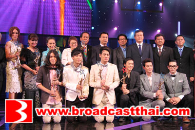 หน่อง-อรุโณชา ปลื้มเข้ารับรางวัลบุคคลเบื้องหลังแห่งปี งานไนน์เอ็นเตอร์เทน อวอร์ดส์