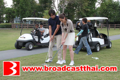 ชมพู่ตีกอล์ฟ