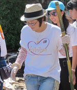 บอสหน่อง-อรุโณชา ลงพื้นที่ จ. ลพบุรี แนะผู้ประสบภัยทำความสะอาดหลังน้ำลดอย่างถูกวิธี