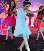 ชมพู่เจอสกัดดาวรุ่ง-ร่วงกลางเวที ปอได้ทีกระโดดรับ จับกอดแน่น !!!