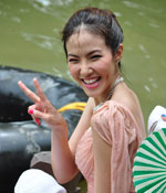 ชมพู่-มิ้นท์ แข่งกันสวยประชันเซ็กซี่แบบเปียกปอน!!