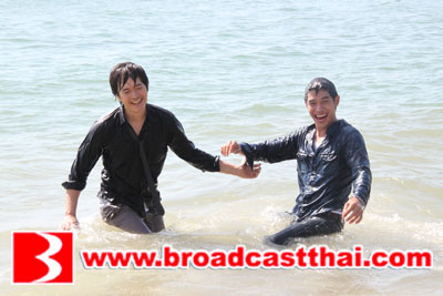 "อาร์ต-แหนม" ฟัดกันนัว!!!! ลากกันลงต่อยในทะเล ทำเอาสะบักสะบอม ไข้ขึ้นเลยทีเดียว