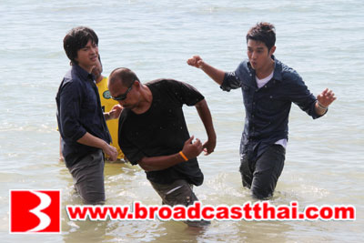 "อาร์ต-แหนม" ฟัดกันนัว!!!! ลากกันลงต่อยในทะเล ทำเอาสะบักสะบอม ไข้ขึ้นเลยทีเดียว
