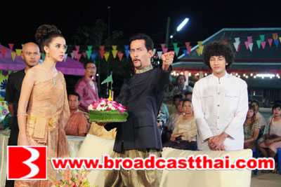 บรอดคาซท์ฯ จัดเต็มฉากใหญ่ใน "มณีแดนสรวง" เนรมิตงานวัดลอยกระทง จับ "ซาร่า" พลิกลุคสาวลูกครึ่ง เป็นเทพีนพมาศ