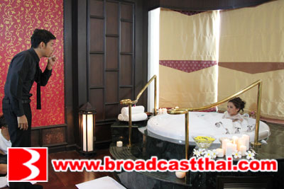 "อาร์ต" ทะลึ่ง!!! โดดลงอ่างกับ "ซาร่า" "ซาร่า" เอาคืนกดหัวมุดน้ำ จนสำลักเกือบตาย!!!