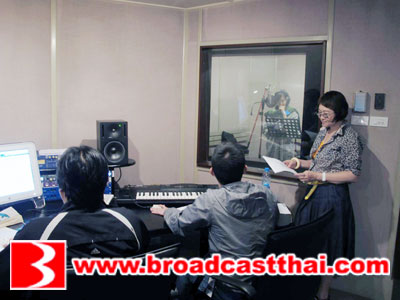 "ทั้งร้องทั้งเล่น"