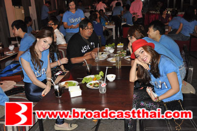 "ฉลองปิดกล้อง..หายเหนื่อย"