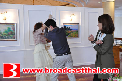 "เมย์" เล่นแรงใช้มีดขู่ "แอน" หวง "มาร์ท" ผู้ชายข้าใครอย่าแตะ  