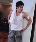 "เคน - เจนี่" ควงแขนขึ้นคอนโดฯ ซ้อมสวีทแนวคู่รัก