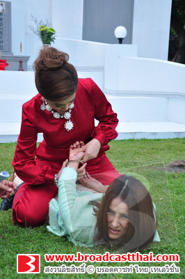 "แอน" หมดทางสู้เจอ "บุ๋ม" ขึ้นคร่อม ฉีดยาพิษ!!