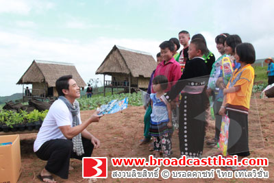 "น้ำตาล" อึด!!! ปากม่วง ตัวสั่น ใส่เสื้อกล้ามเข้าฉาก ท่ามกลางอากาศหนาวจัด!!!