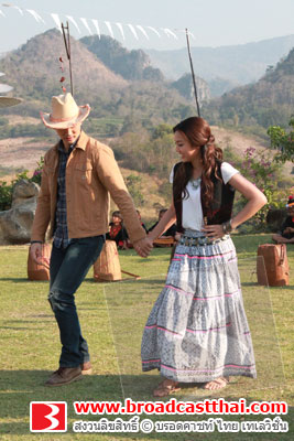 "เคน" เผลอ!!! ลืมเก๊กโหด ออกสเต็ปเต้นระบำชาวเขากับ "น้ำตาล"