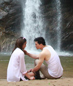 เคน" ถอดร่างมัจจุราช พา "น้ำตาล" สวีทหวานท่ามกลางสายน้ำตก