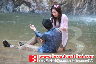 เคน" ถอดร่างมัจจุราช พา "น้ำตาล" สวีทหวานท่ามกลางสายน้ำตก