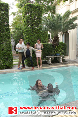 "อั้ม" ดี๊ด๊า!!! เข้าฉากตกน้ำ เข้าทางได้แกล้ง "เจนี่"