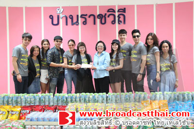 "พี่หน่อง-อรุโณชา" เรียกรวมพลนักแสดง "ดาวเกี้ยวเดือน" 