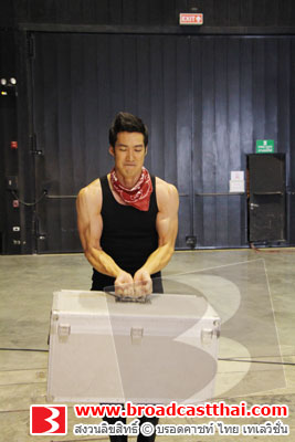 เดี่ยว ตะลึง!!! เอสเธอร์ "สวย-ดุ" เว่อร์